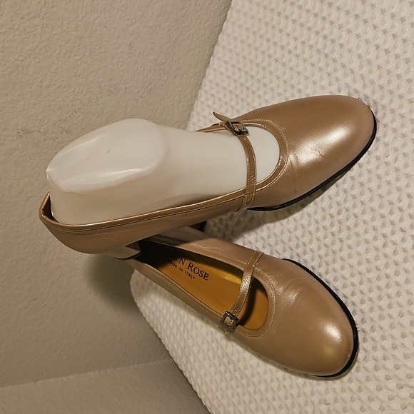 Taryn Rose Women's Tan Mary Jane Shoes - Picture 2 of 4